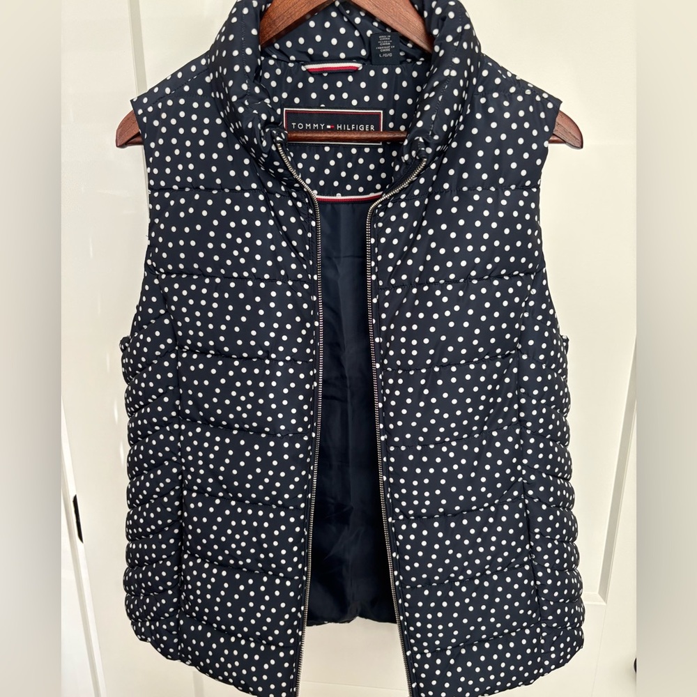 NEW WOMENS TOMMY HILFIGER NAVY BLUE AND WHITE POLKA DOT PUFFER VEST SZ L - Picture 5 of 15